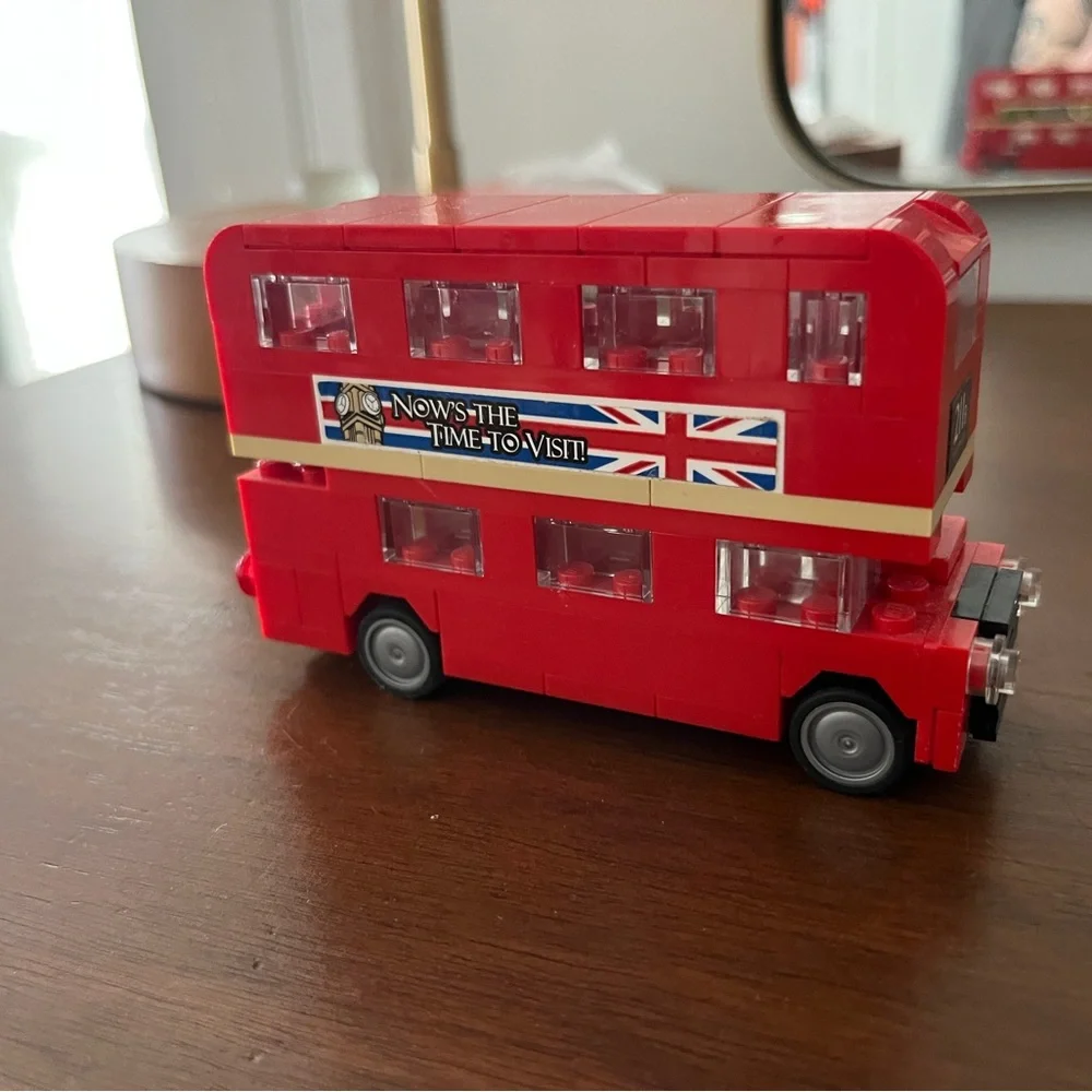 LEGO Authentic London Double-Decker Red Bus - Picture 5 of 5